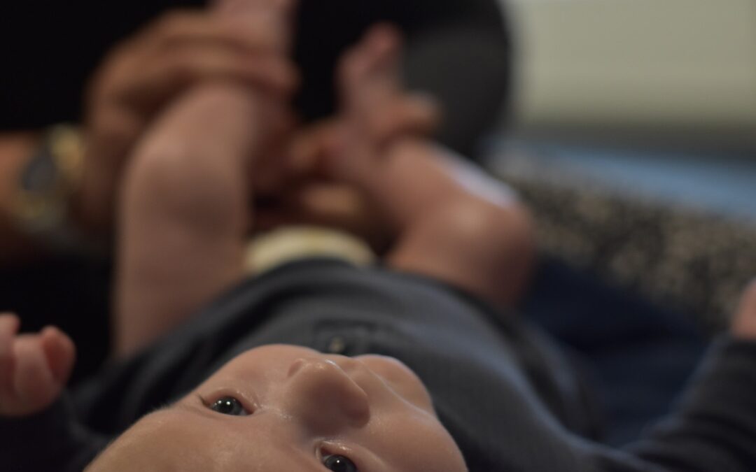 Stimuler din baby med motoriklege – 0-3 måneder